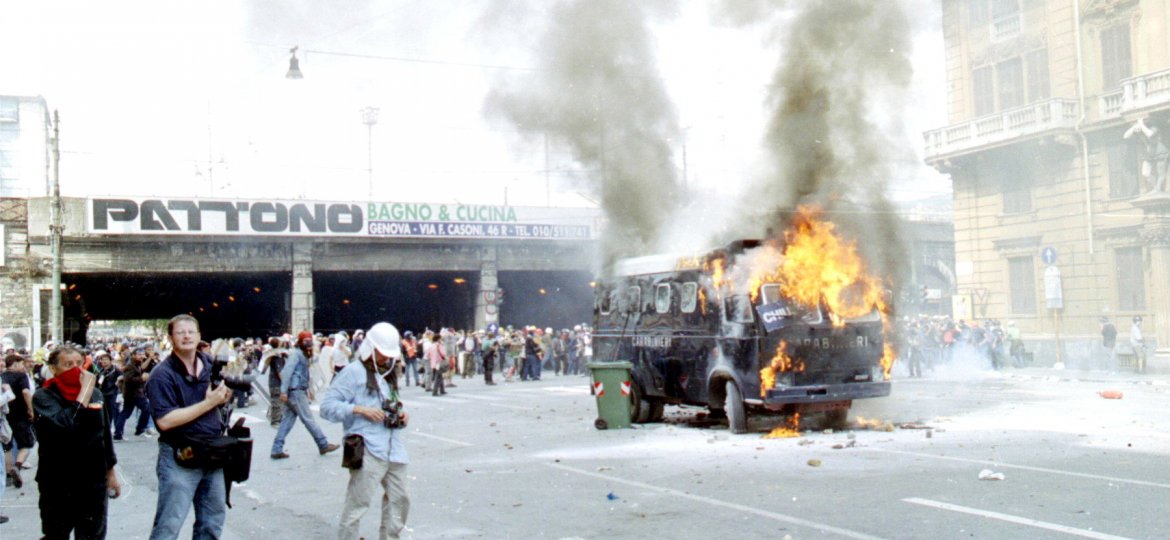 Genova-G8_2001-Incidenti_a_Corso_Torino.jpg