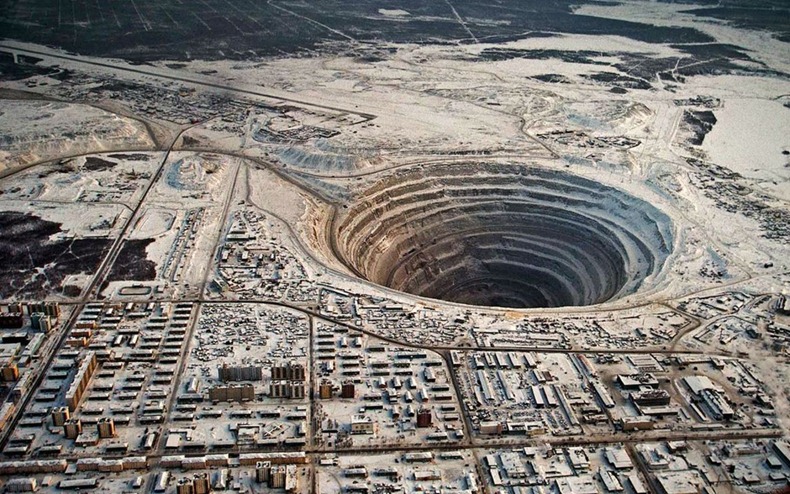 miniera-di-diamanti-a-mirny-siberia-orientale.jpg