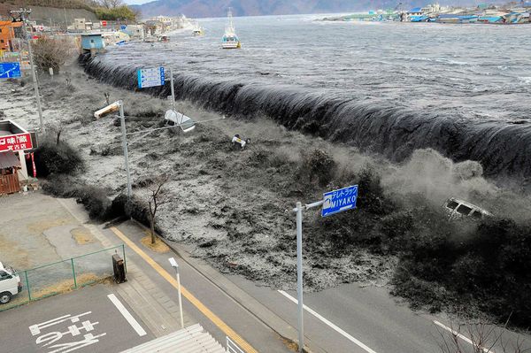 tsunami-giappone-1.jpg